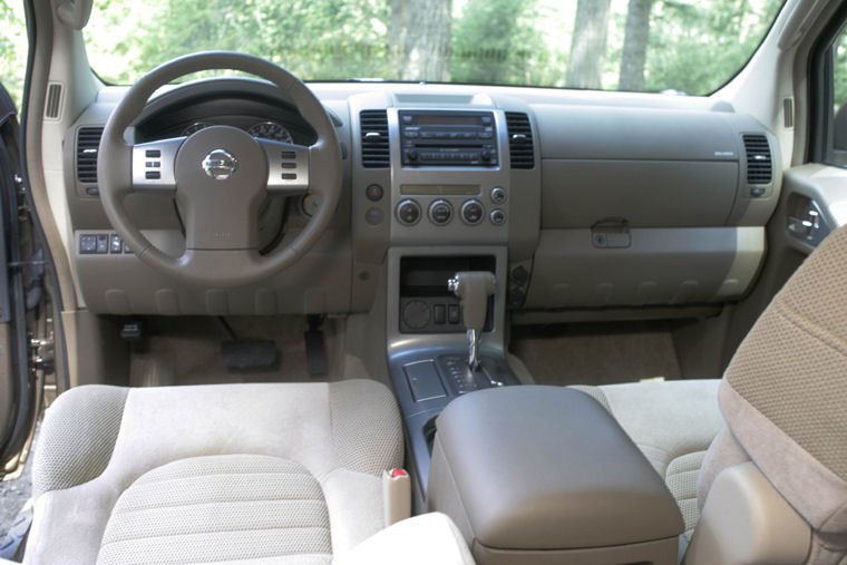2005 Nissan Pathfinder SE Cockpit Picture